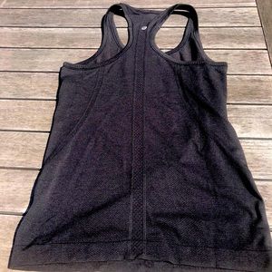 Lululemon swiftly tank size 6 UEC